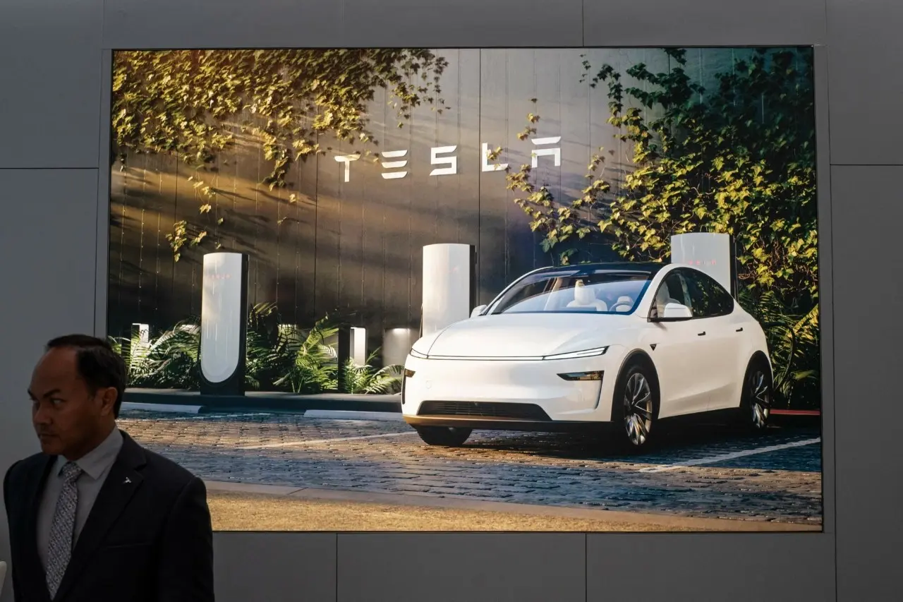 Tesla: Συμφωνία - μαμούθ 4,3 δισ. με την LG για μπαταρίες λιθίου