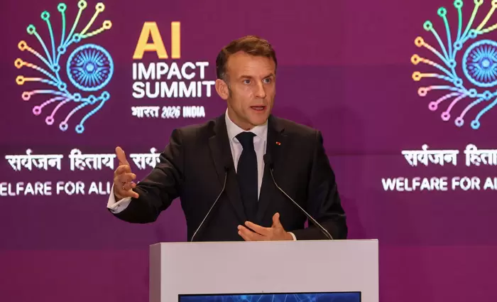 Μακρόν από Ινδία: Προτεραιότητα της G-7 η προστασία ανηλίκων από τα social media και την AI