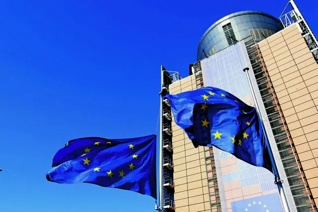 «Φρένο» σε επιθετικές εξαγορές εξετάζουν οι Βρυξέλλες με ιστορική ανατροπή