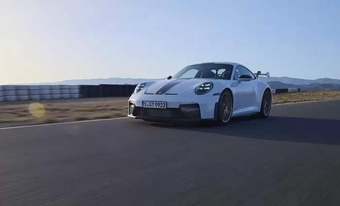 Για την πίστα και τον δρόμο: Η νέα 911 GT3 και η 911 GT3 με το πακέτο Touring