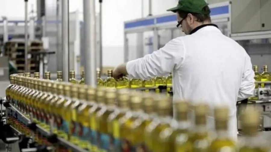 WSJ: Η Ελλάδα έγινε η «φωτεινή εξαίρεση» της μεταποίησης