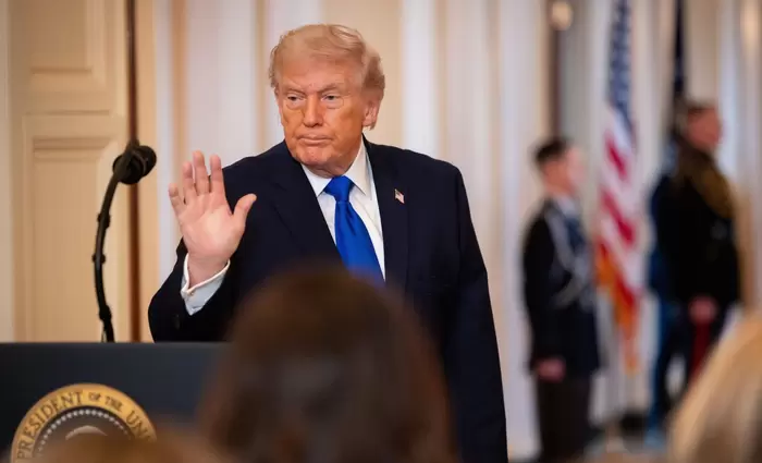 Ποιο είναι το «παραθυράκι» για να επαναφέρει ο Τραμπ τους δασμούς μετά την ακύρωσή τους από το Ανώτατο Δικαστήριο