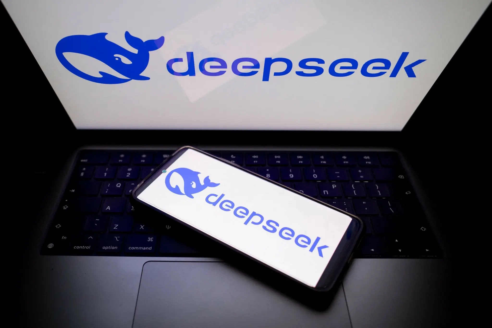 Tρικυμία στη Silicon Valley φέρνει η DeepSeek – Πώς η «κινεζική φάλαινα» απειλεί τις αμερικανικές Big Tech