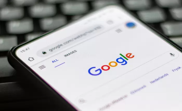 Google: Ενημέρωσε την ΕΕ ότι δεν θα συμμορφωθεί με τον νέο νόμο για το fact-checking