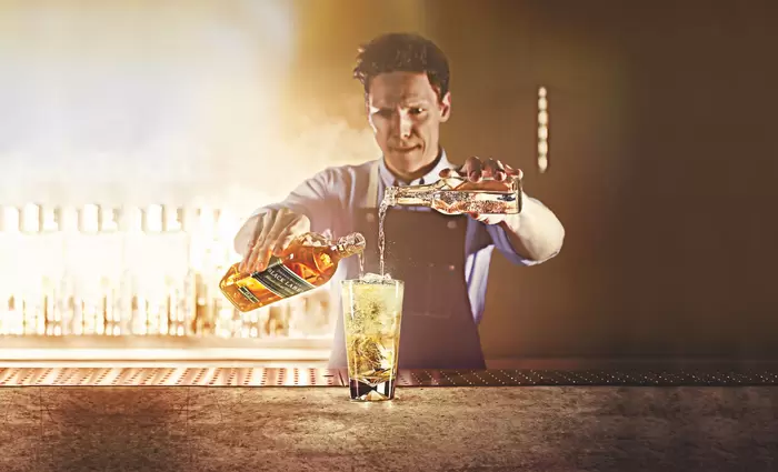 Σε χάρτινο μπουκάλι θα πίνουμε πλέον το Johnnie Walker