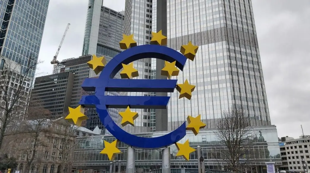 ΕΚΤ: Οι επενδυτές αναμένουν ταχύτερες μειώσεις επιτοκίων