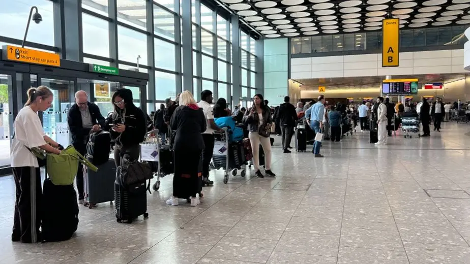 Ουρές στα αεροδρόμια λόγω... δακτυλικών αποτυπωμάτων - Ξεκινά ελέγχους η ΕΕ