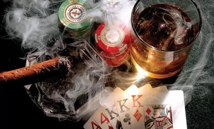 Η καραντίνα άναψε τα τσιγάρα και το διαδυκτιακό τζογάρισμα