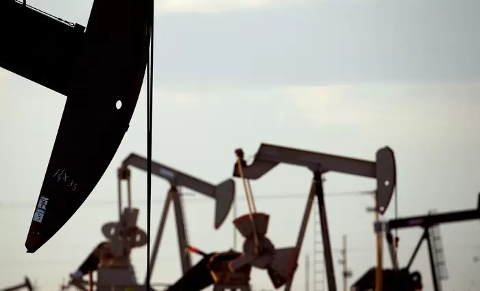 Αυξήσεις στις τιμές πετρελαίου λόγω επέκτασης μειώσεων από Σ. Αραβία και Ρωσία