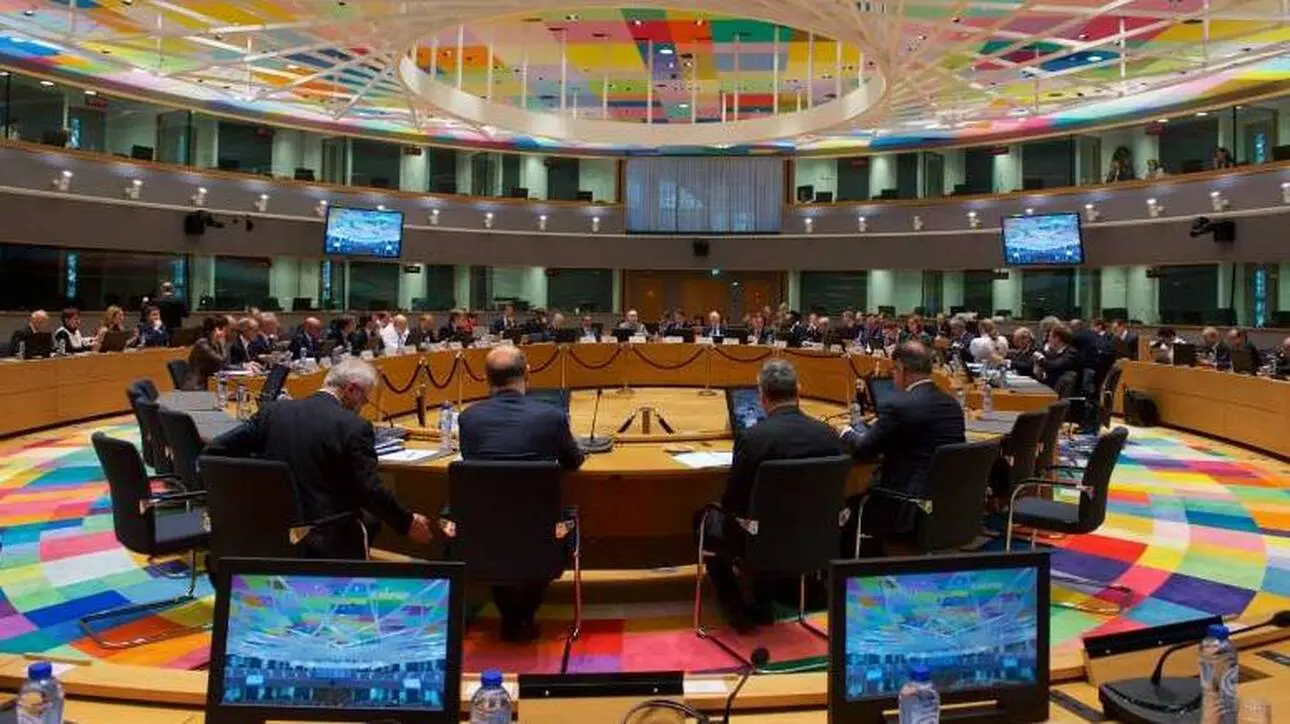 Δεν είναι ώρα για απόσυρση της δημοσιονομικής στήριξης της ευρωζώνης