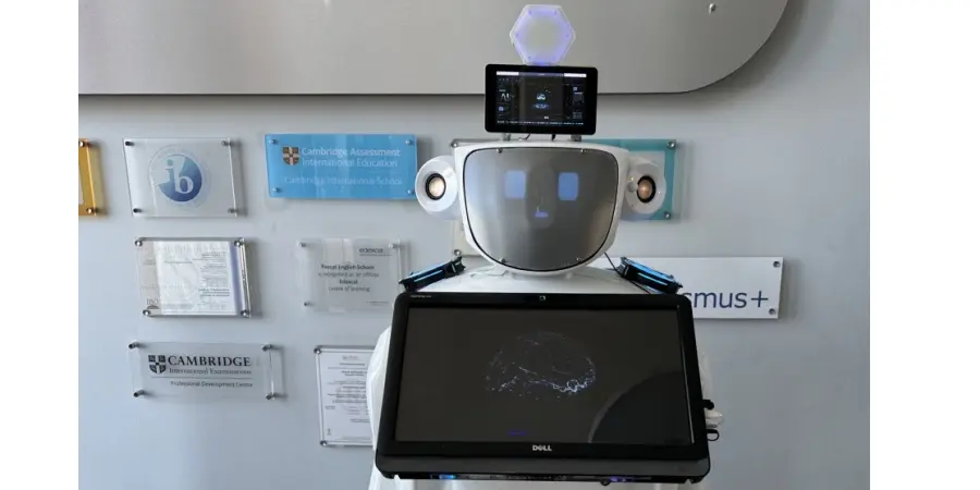 Tο πρώτο ρομπότ ChatGPT AI στον κόσμο που δημιουργήθηκε από τους μαθητές των Σχολών ΠΑΣΚΑΛ