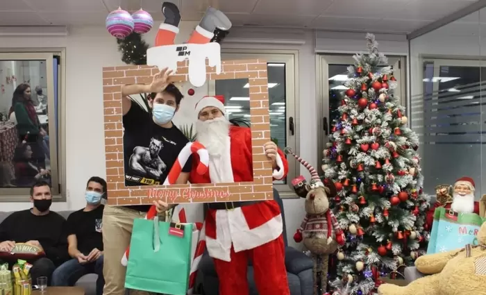 Χριστουγεννιάτικες ευχές από την Parimatch