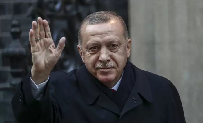 Ο Ερντογάν εργαλειοποιεί τον κορωνοϊό για να αναδειχθεί μέγας οικονομολόγος