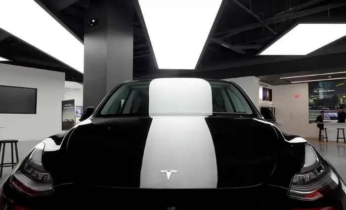 Η Tesla ανεβάζει τις τιμές της - Πόσο κοστίζει το φθηνότερο μοντέλο