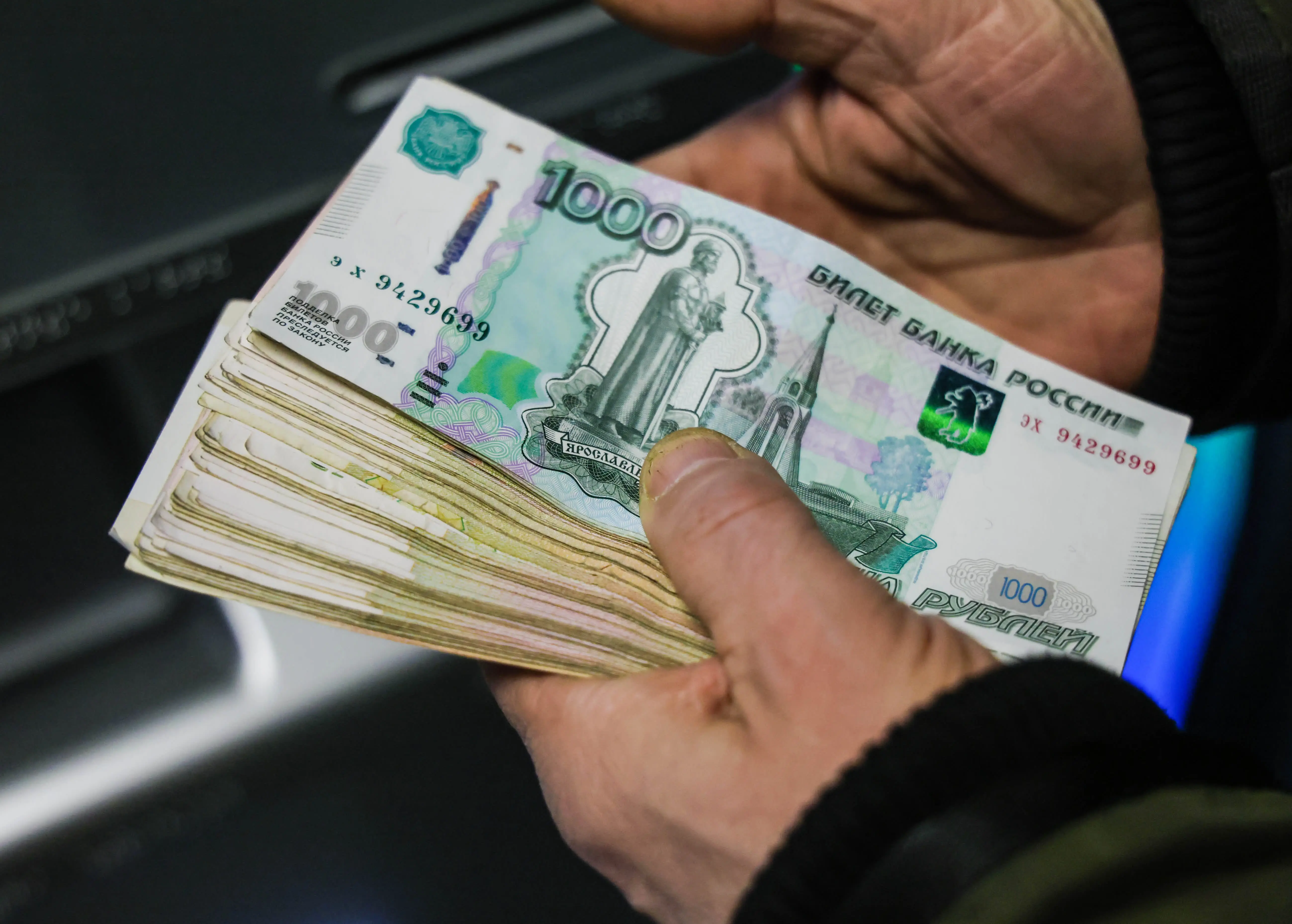 Ρωσία: Αμετάβλητα στο 16% τα επιτόκια – Νέο υψηλό για το ρούβλι