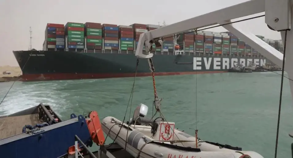 Εμπόριο $10 δισεκ. σε στασιμότητα λόγω φρακαρίσματος του Σουέζ (ΦΩΤΟΣ)