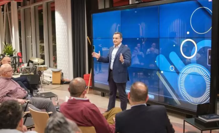 H PwC Κύπρου τιμά τον Ευγένιο Ευγενίου για την προσφορά του