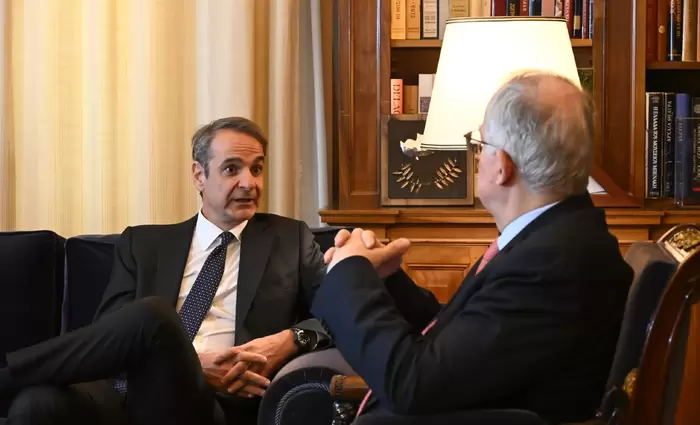 Bloomberg: Η Ελλάδα επιβάλλει πλαφόν στα περιθώρια κέρδους σε καύσιμα και σούπερ μάρκετ