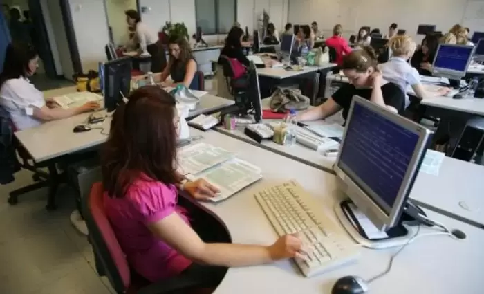 Αυξήθηκε κατά 35 άτομα η απασχόληση στην κυβέρνηση τον Φεβρουάριο