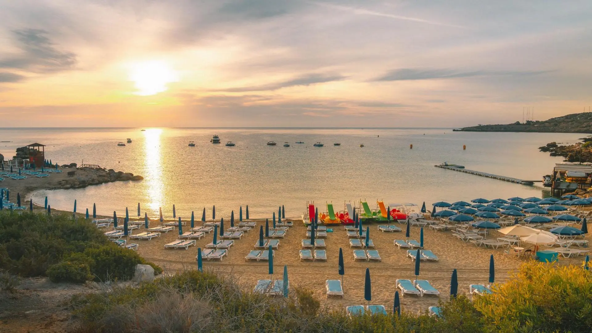 Έφθασαν οι πρώτοι καλοκαιρινοί τουρίστες - Από ποιες χώρες ταξίδεψαν