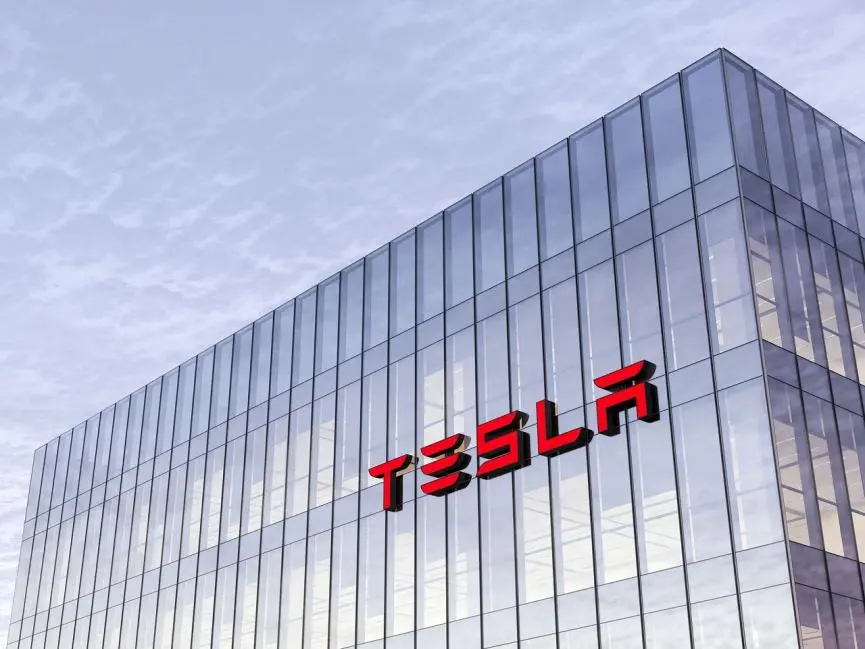 Tesla: Βουτιά Άνω του 10% – Μείωση τιμής-στόχου 40%