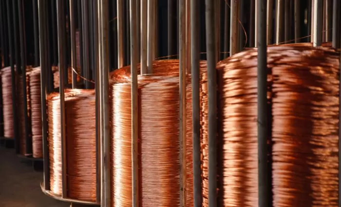 Εβδομαδιαία πτώση για τον χαλκό μετά τον νέο αιφνιδιασμό Τραμπ