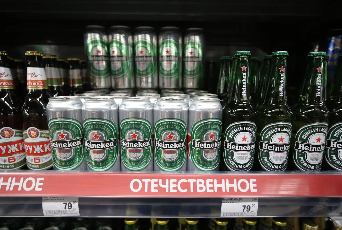 Κατεβάζει ρολά η Heineken στη Ρωσία