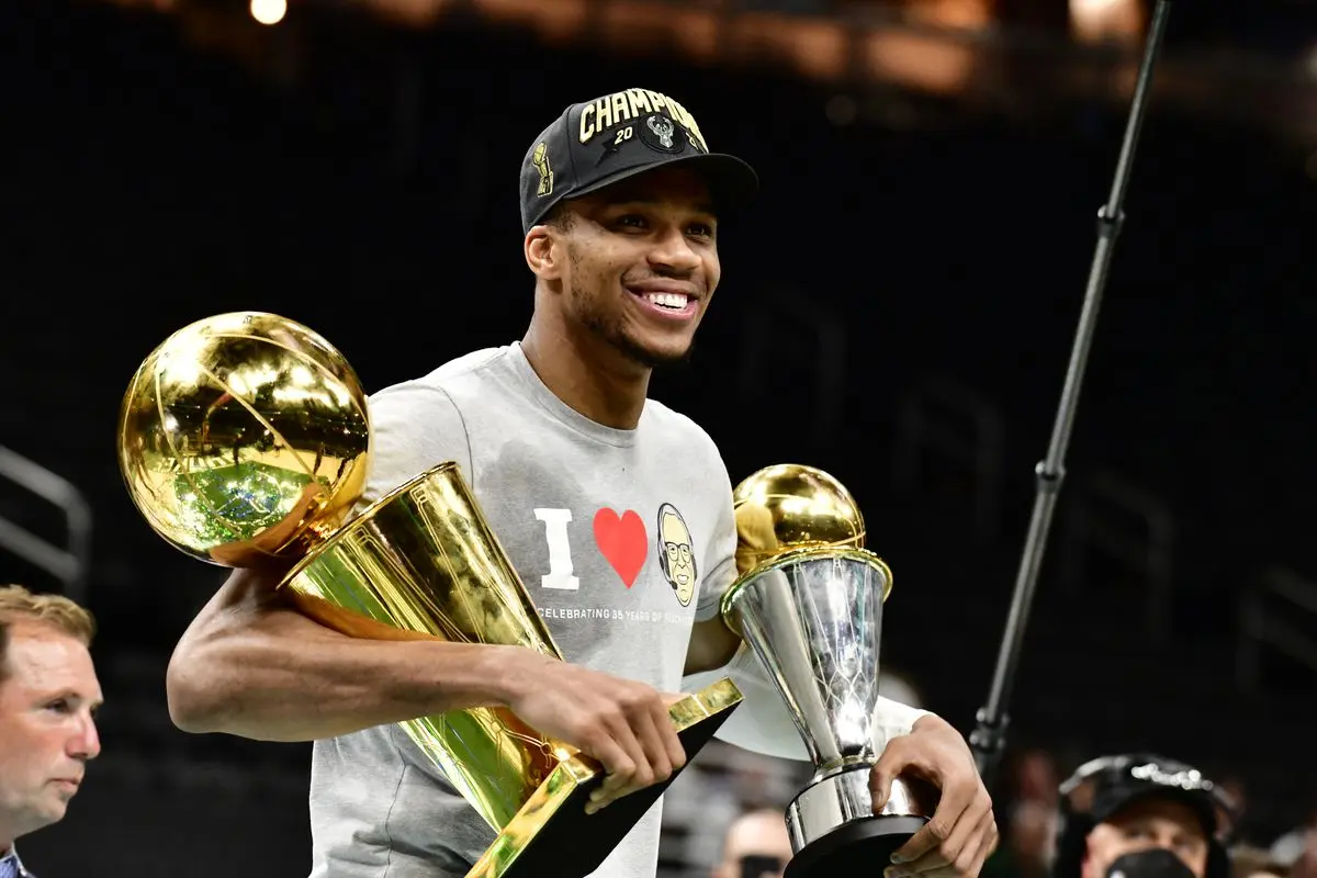 Βασιλιάς του NBA και... πάμπλουτος! Πόσα κερδίζει ο Αντετοκούμπο