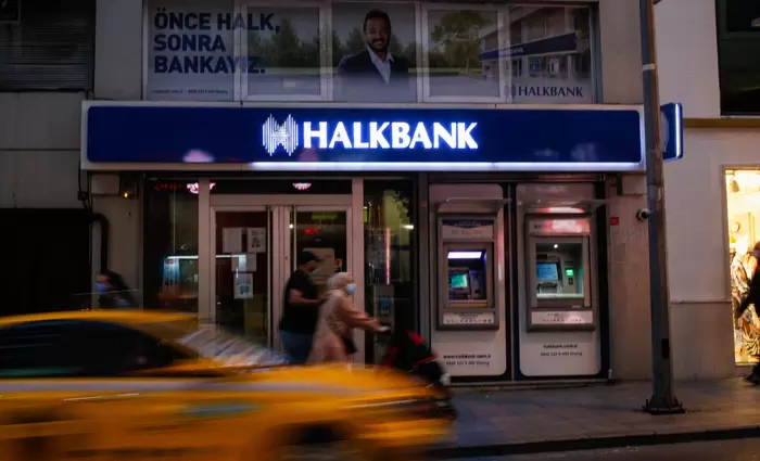 Η Halkbank κερδίζει τη μάχη στις ΗΠΑ και ανεβαίνει στα χρηματιστήρια