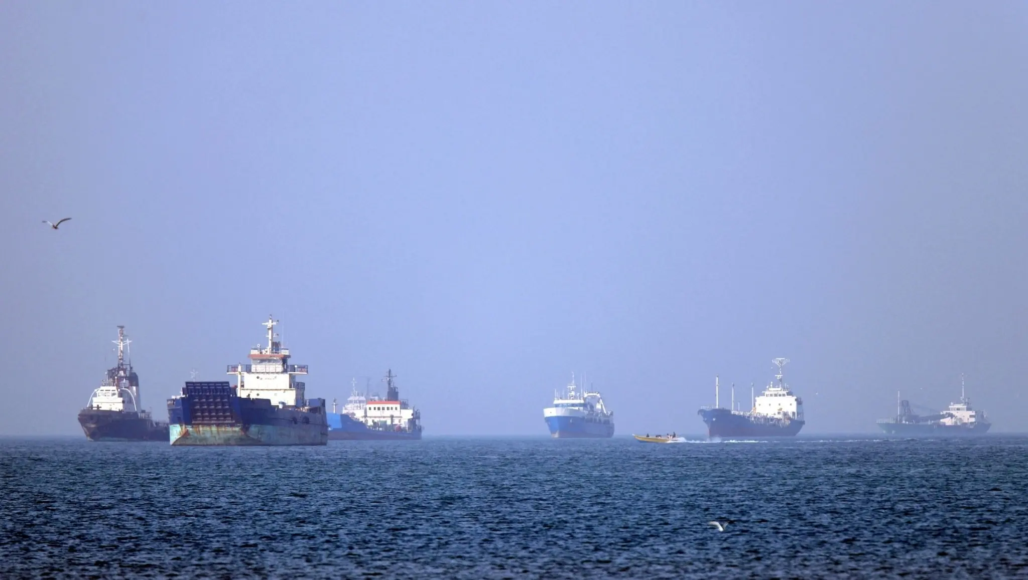 Στενά του Ορμούζ: Άνοδος 50% στις ροές πετρελαίου εκτός Ιράν παρά τις εντάσεις