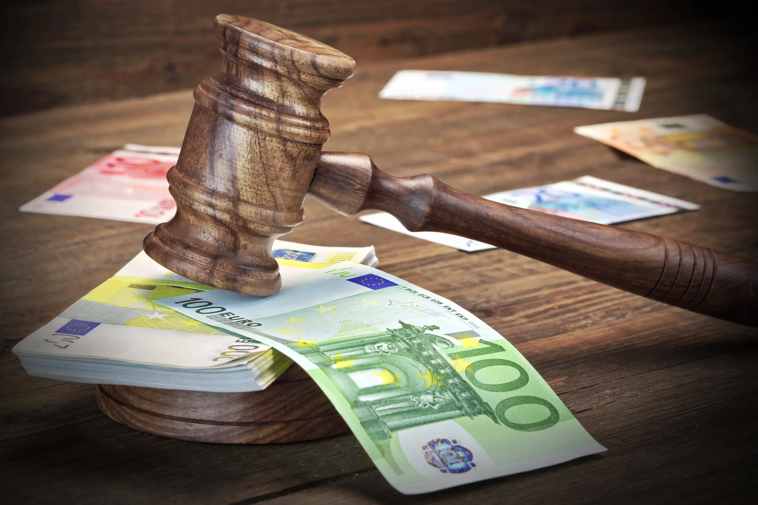 «Καμπάνα» €360,000 σε επενδυτική εταιρεία για σωρεία παραβιάσεων από ΕΚΚ