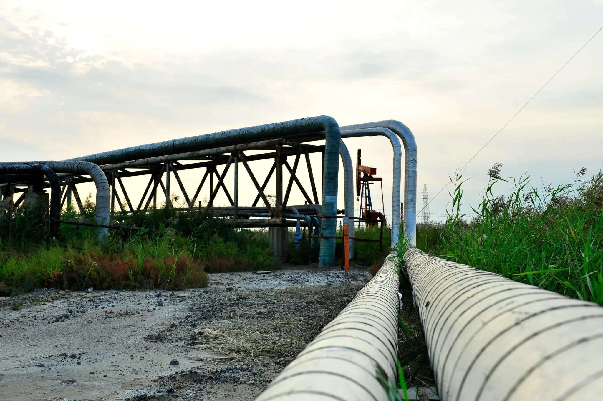 TotalEnergies: Αντικαθιστά το ρωσικό φυσικό αέριο με προμήθεια LNG