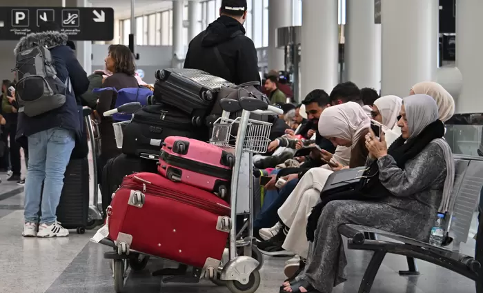 Οι επιθέσεις στο Ιράν διαταράσσουν χιλιάδες πτήσεις – Ζημιές στο αεροδρόμιο του Ντουμπάι