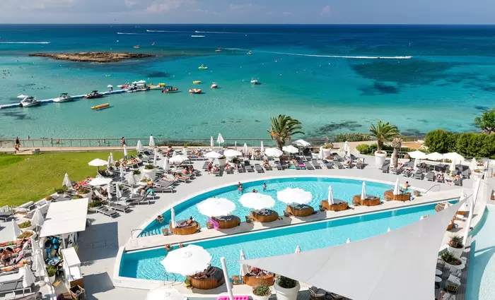 Τα ξενοδοχεία ανοίγουν τις πύλες τους για Κύπριους