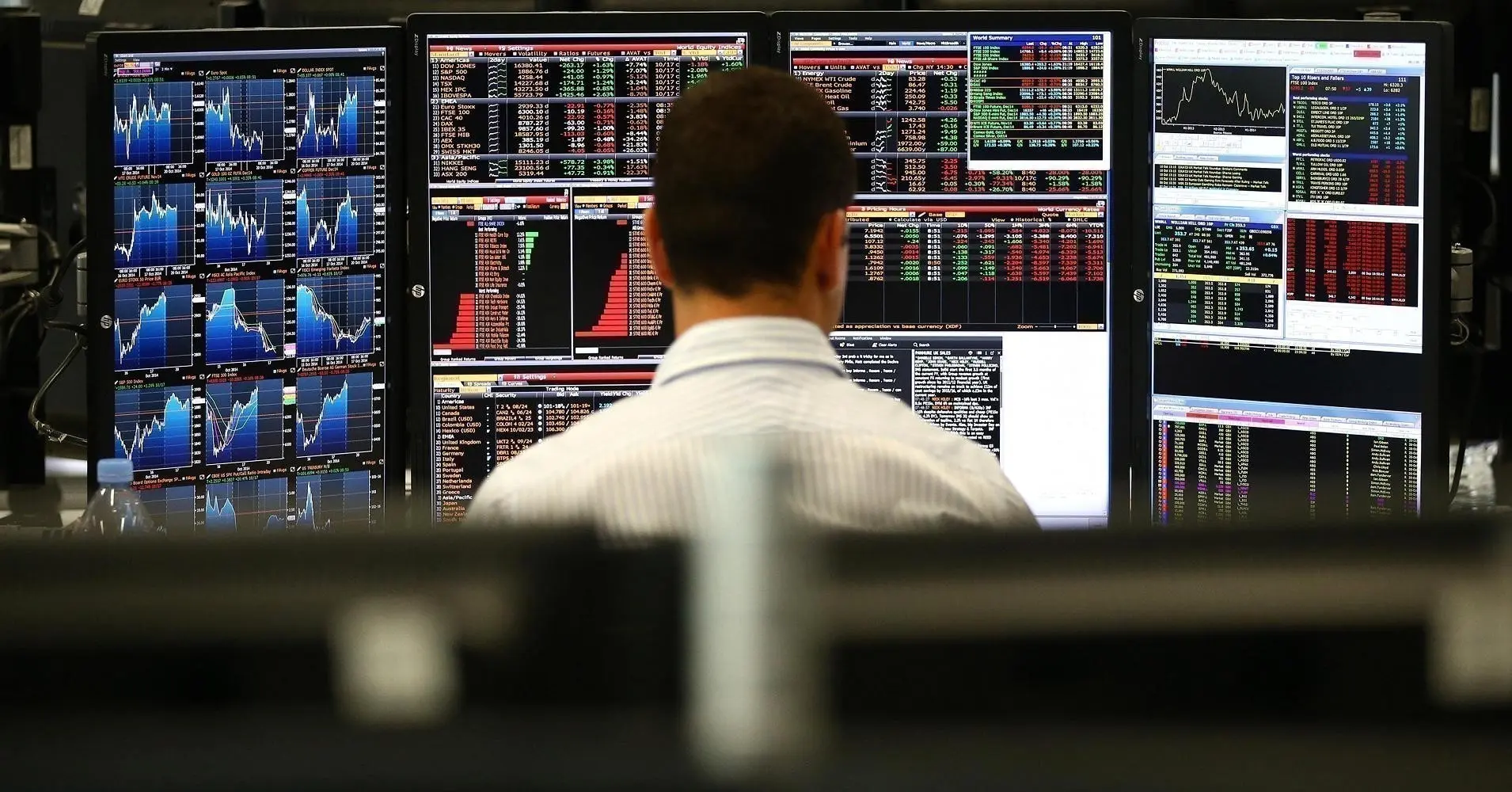 Διεθνείς αγορές: Οι μετοχές ανακάμπτουν, ο χρυσός ανεβαίνει, το πετρέλαιο υποχωρεί μπροστά στο ενδεχόμενο μιας συμφωνίας ΗΠΑ – Ιράν