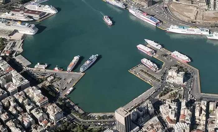 Τέταρτο προβλήτα ετοιμάζεται να χτίσει η Cosco στον Πειραιά