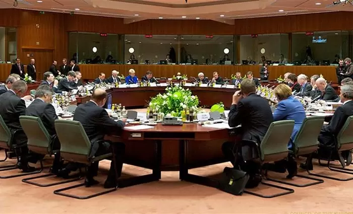 Eurogroup: Γόρδιος δεσμός για κονδύλια στη σκιά (και) τoυ Τραμπ