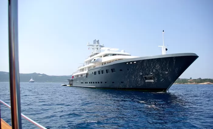 Κρύβουν τα γιοτ τους οι Ρώσοι