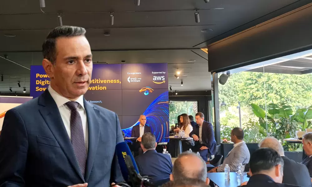 Δαμιανού: «Δεν πρέπει να κερδίσουμε την κούρσα της AI – Πρέπει να την αξιοποιήσουμε»