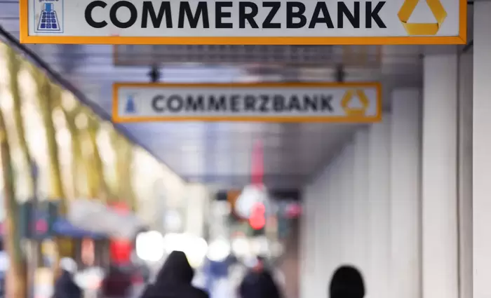Commerzbank: Επιφυλακτική απέναντι σε πιθανή εξαγορά της από τη UniCredit εν μέσω οικονομικής αβεβαιότητας