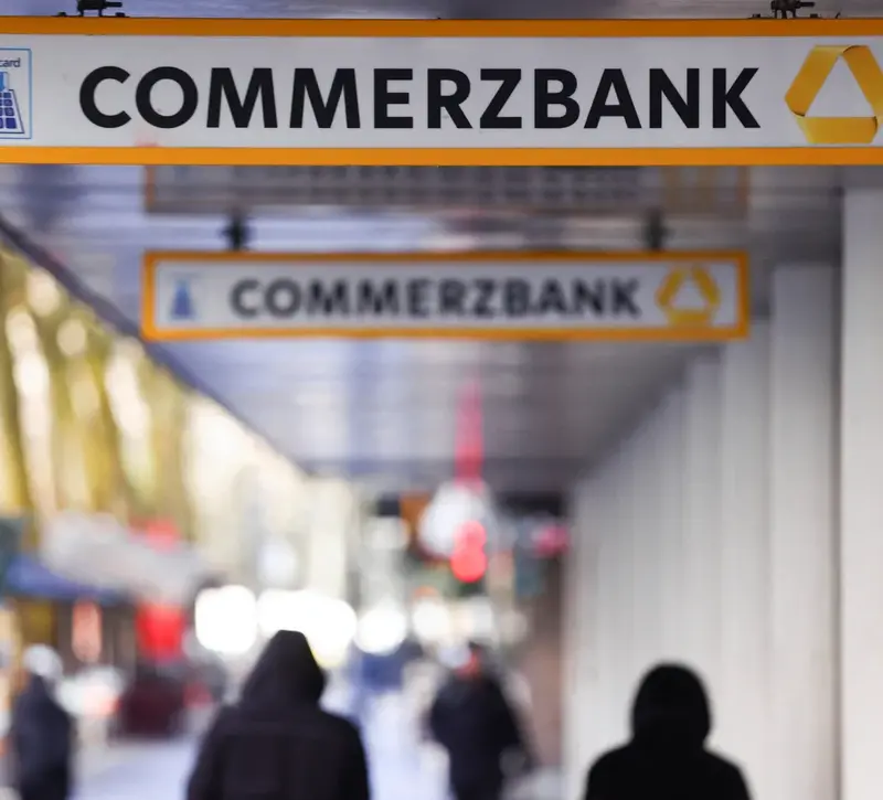 Commerzbank: Επιφυλακτική απέναντι σε πιθανή εξαγορά της από τη UniCredit εν μέσω οικονομικής αβεβαιότητας