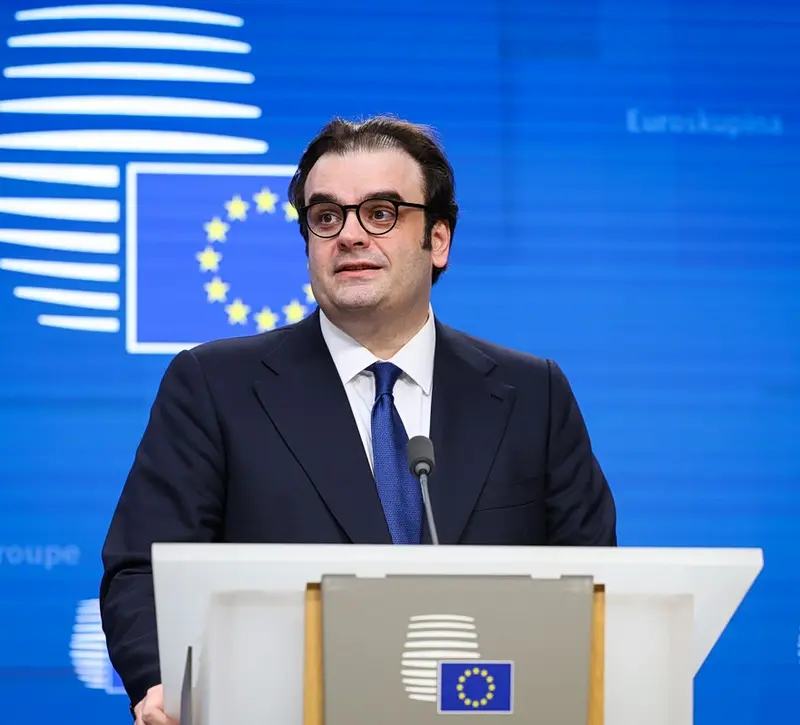 Στο Παρίσι για τη Σύνοδο G7 ο Κυριάκος Πιερρακάκης – Η ατζέντα των συζητήσεων