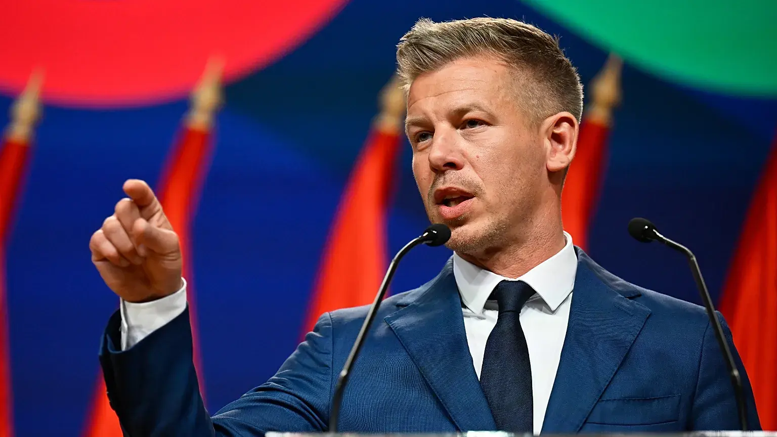 Ουγγαρία: «Μαύρο» στις ειδήσεις από τα κρατικά μέσα ενημέρωσης δεσμεύεται να ρίξει ο Μάγιαρ