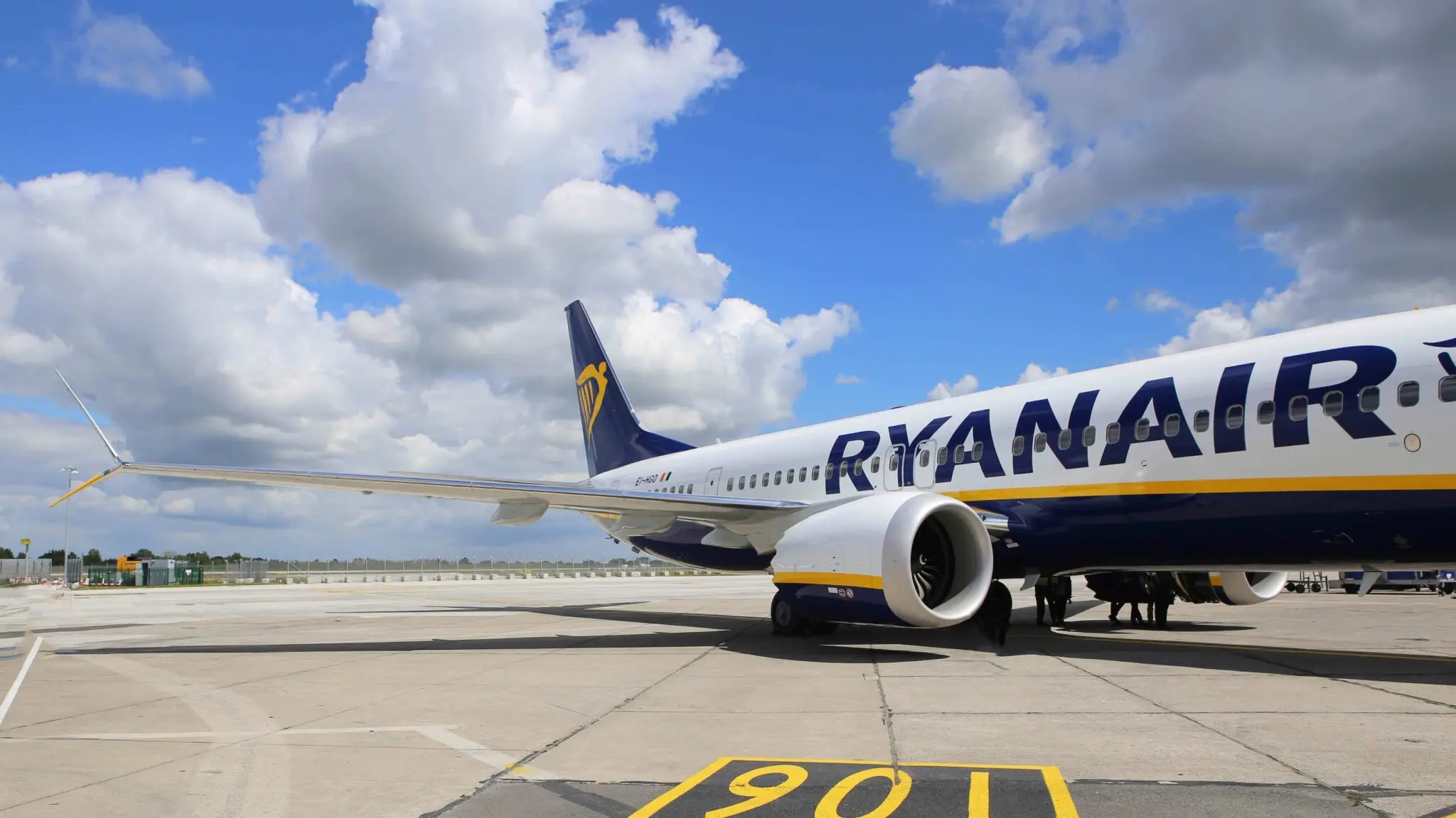 Γιατί τα «βάζει με όλους» η Ryanair