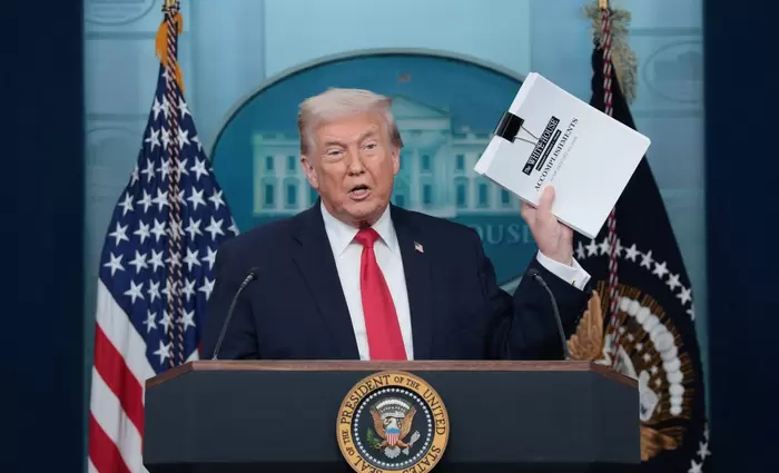 O Τραμπ συνεχάρη την NASA για την αποστολή στη Σελήνη και τώρα ζητά περικοπές 50% στο διαστημικό της πρόγραμμα