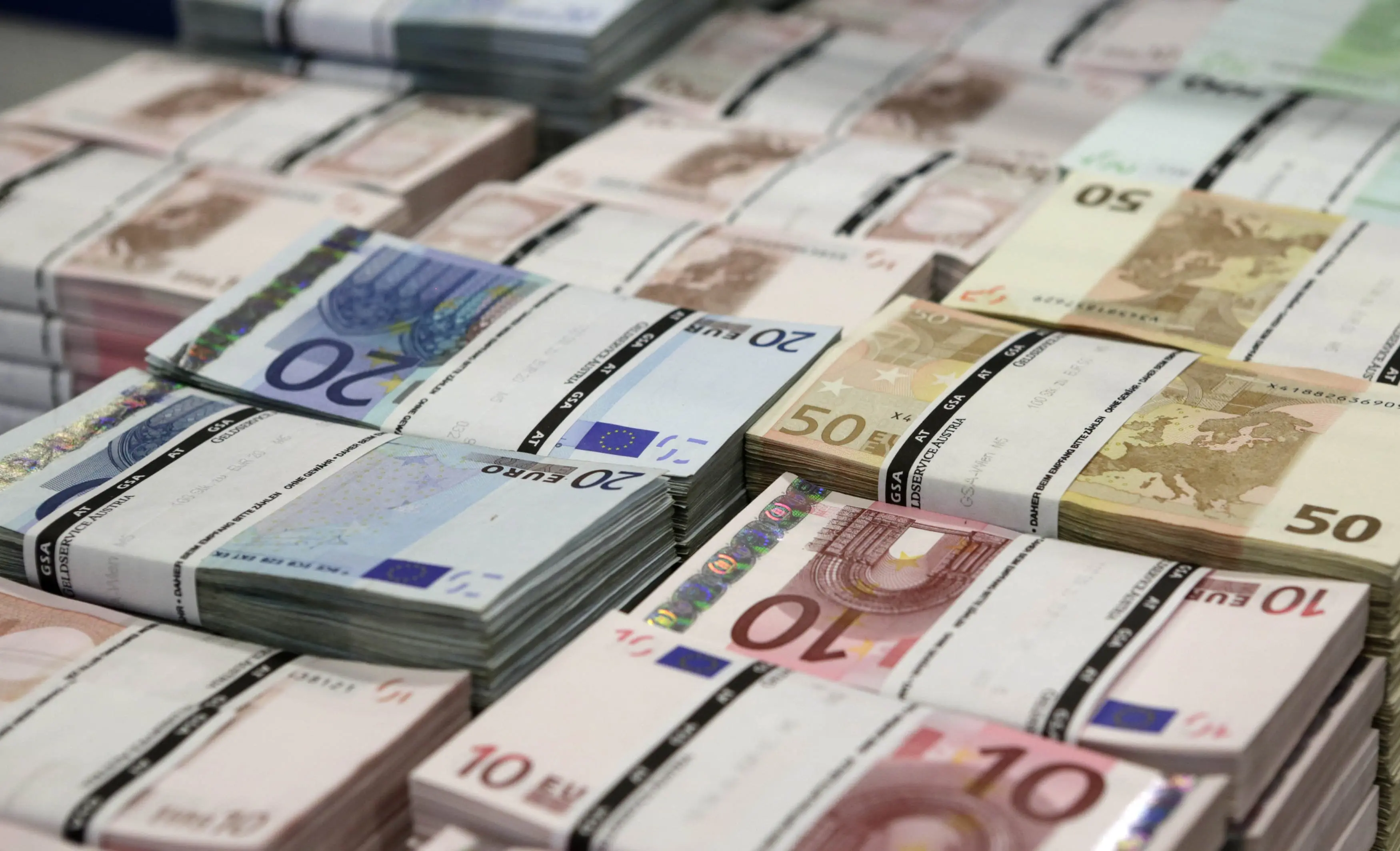 Δημοσιονομικό έλλειμμα €695,7 εκατομμύρια μέχρι τον Σεπέμβριο