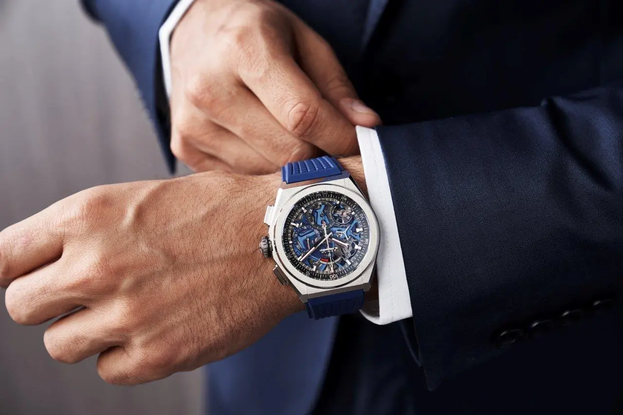 Η ZENITH καθρεφτίζει τον μακρινό ορίζοντα με το Defy El Primero 21 BLUE