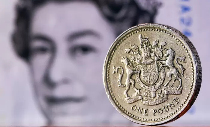 «Εκτοξεύτηκε» η βρετανική λίρα μετά τη νίκη Τζόνσον