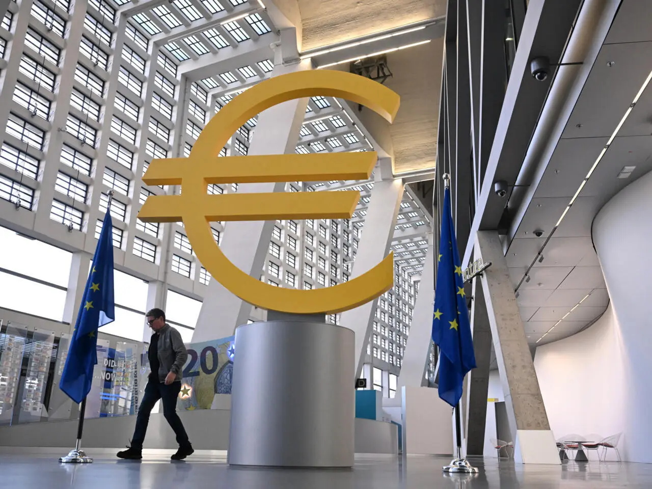Εσκριβά (ΕΚΤ): Οι διαταραχές στην ενέργεια θα παραμείνουν παρά τη συμφωνία ΗΠΑ-Ιράν