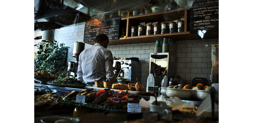 Παραμένουν κενά στην αγορά εργασίας - Ετήσια αύξηση κενών θέσεων κατά 4,2%